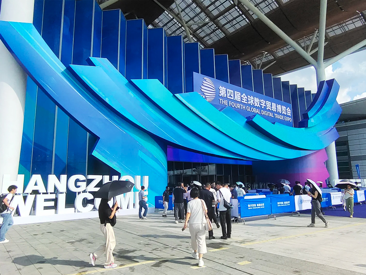 Čȫ(sh)Q(mo)ײ[^(q)